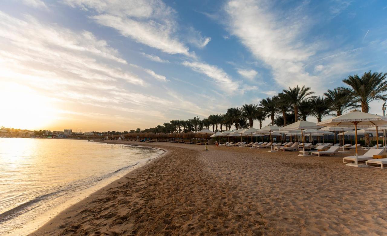 Sunrise Tucana Resort Grand Select Gurdaka Kültér fotó Sunset at the beach of the Hilton Sharm El Sheikh Resort