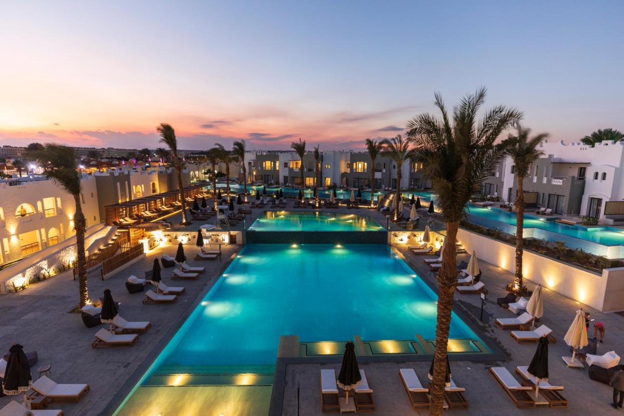 Sunrise Tucana Resort Grand Select Gurdaka Kültér fotó The resort at sunset